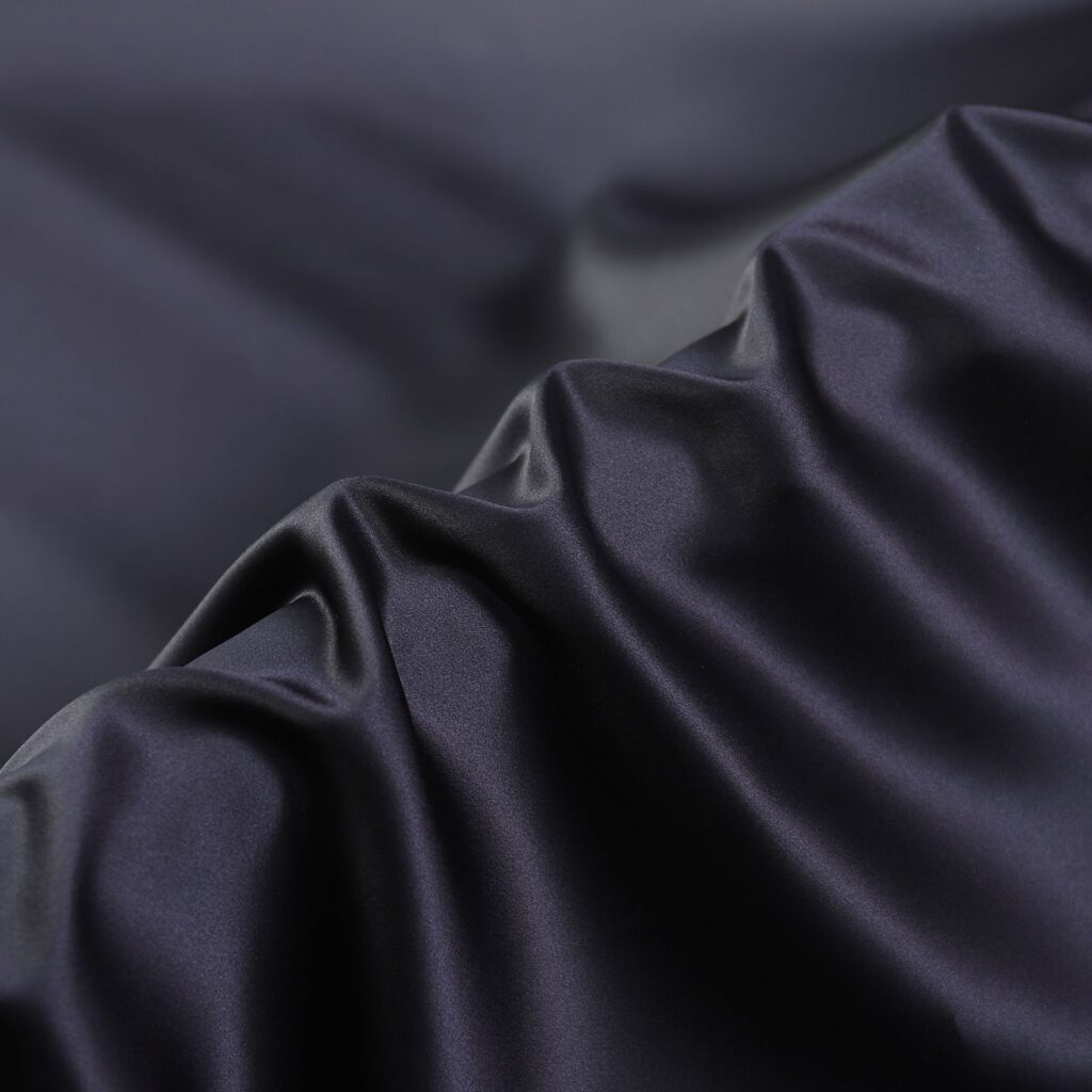 Black 16 momme silk charmeuse fabrics, White 100% mulberry silk satin, 55″(140cm) wide