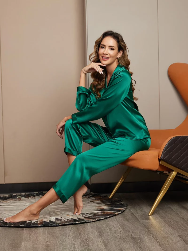 100% Mulberry Silk Women's Long Sleeve Silk charmeuse Pajamas Set