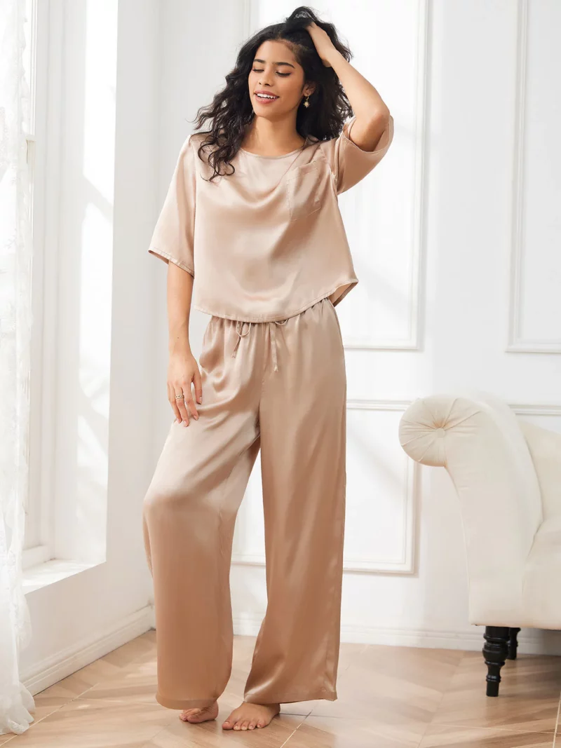 Women's Half Sleeve Round Neck 100% mulberry silk Pajamas Set - Image 1